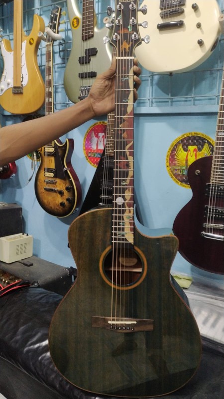 SQOE-Sml-T-BL Guitar
